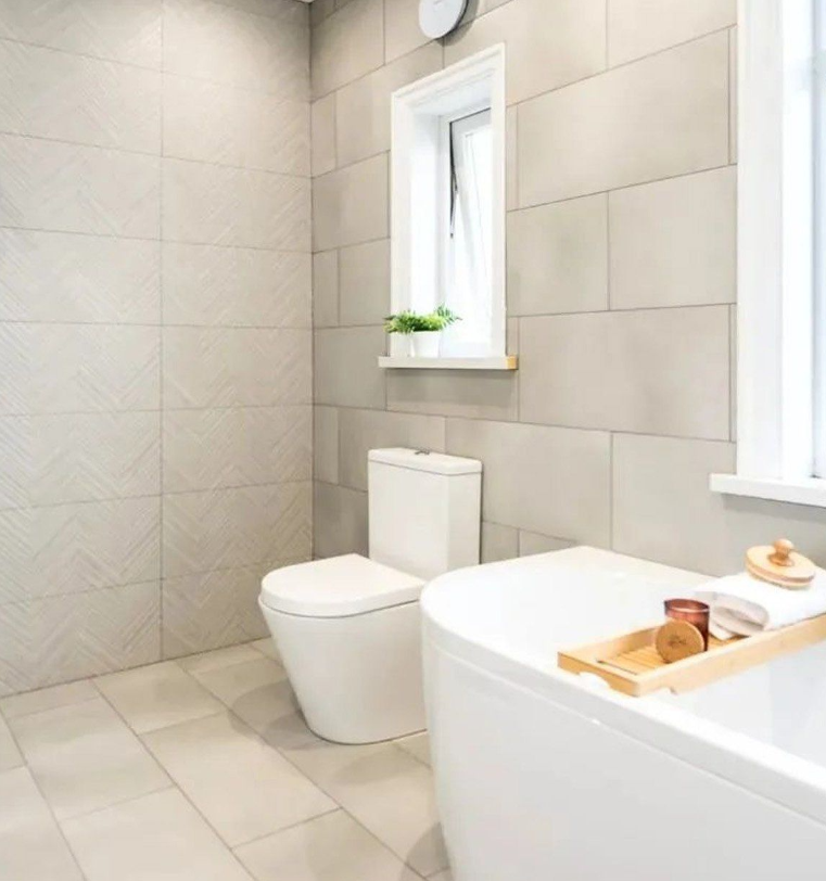 Bella Comfort Height Close Coupled Toilet & Soft Close Seat